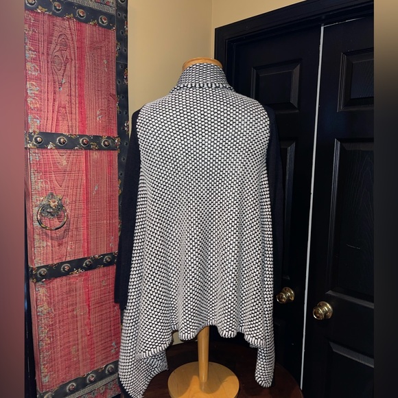 Colour works. Small cardigan. Long sleeve. - Picture 6 of 10